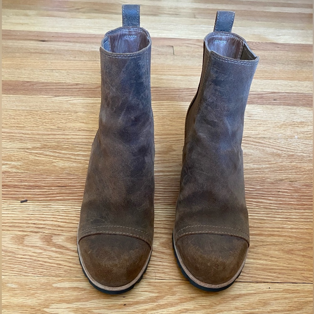 Ugg Boot With Internal Wedge. Camel Color. Size 8 - image 5